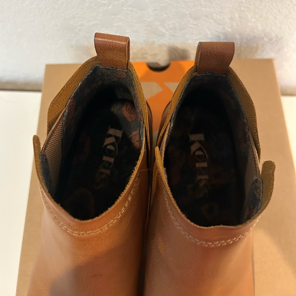 Tan women’s bootie - Picture 3 of 6